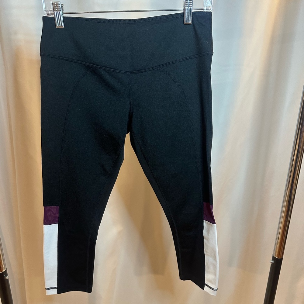 Zella leggings with maroon and white on the side